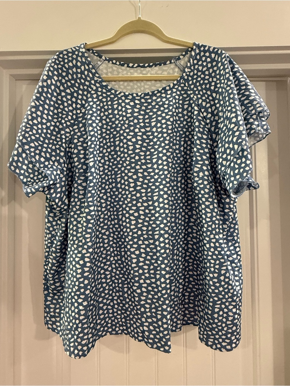 SHEIN Blue and White Short Sleeve Printed Tunic Top